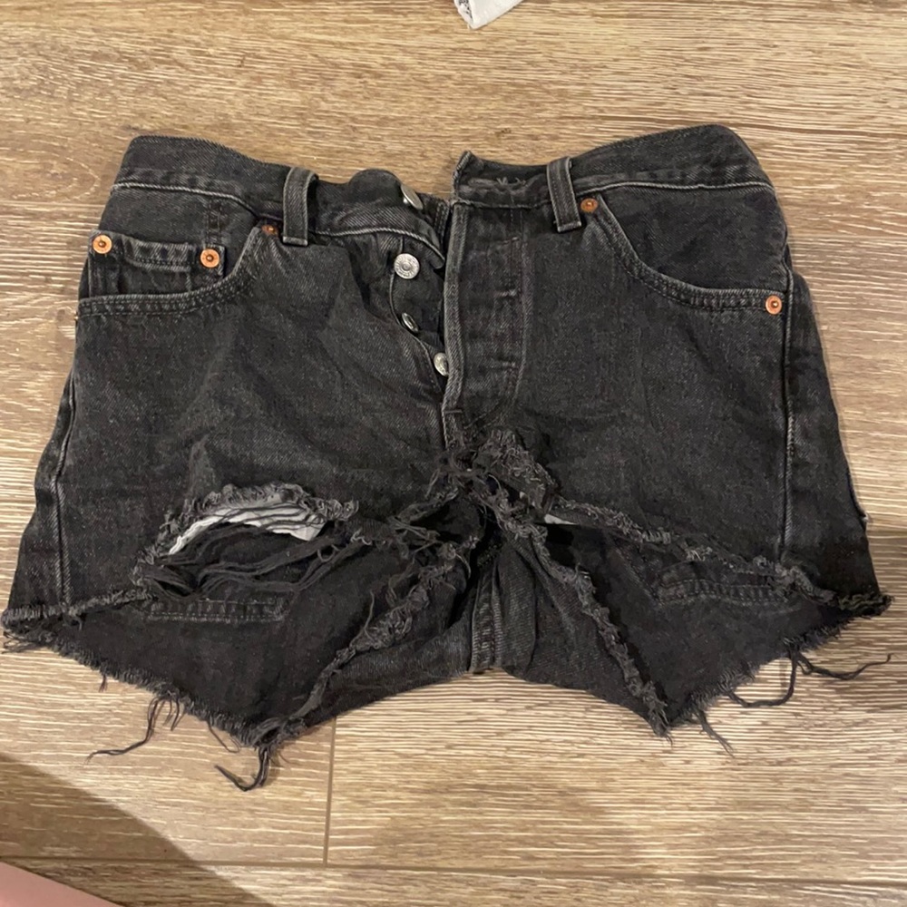 Black high waisted Levi’s denim shorts